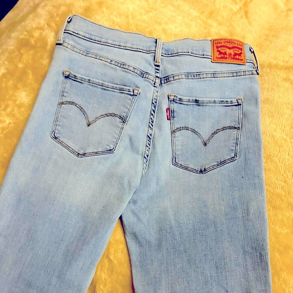 LEVI’S 311 Shaping Skinny